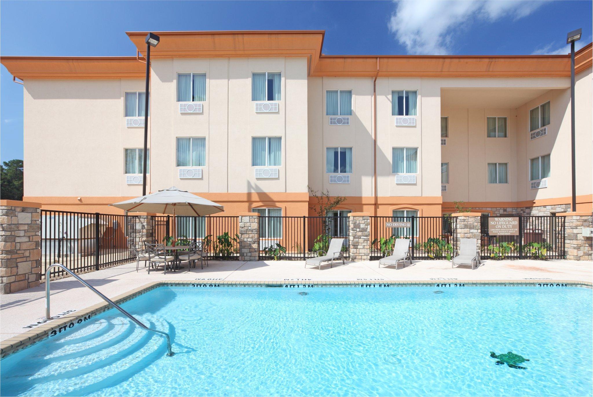 Holiday Inn Express Hotel & Suites Marshall By Ihg Exterior photo